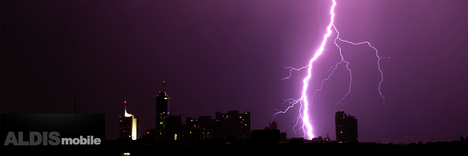 Skyline von Wien mit Blitz